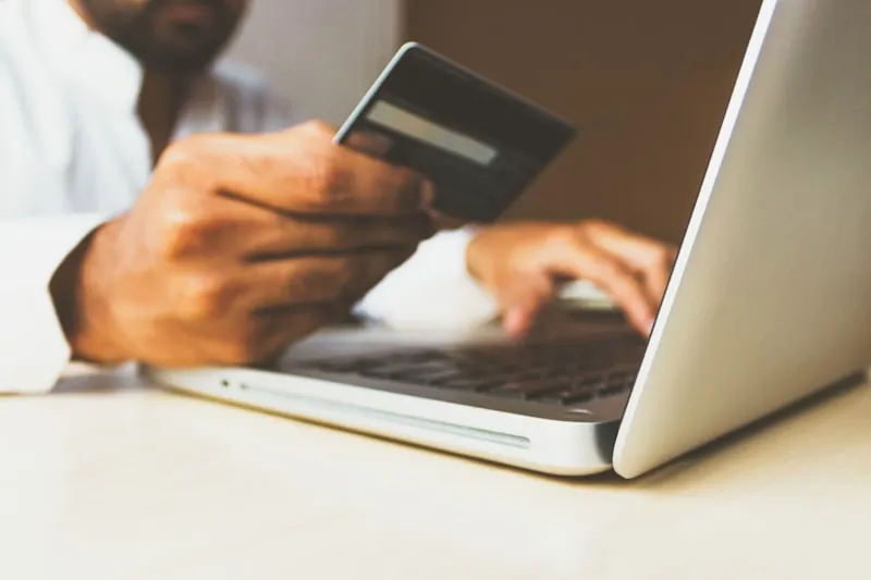 Boutique e-commerce sur mobile et desktop