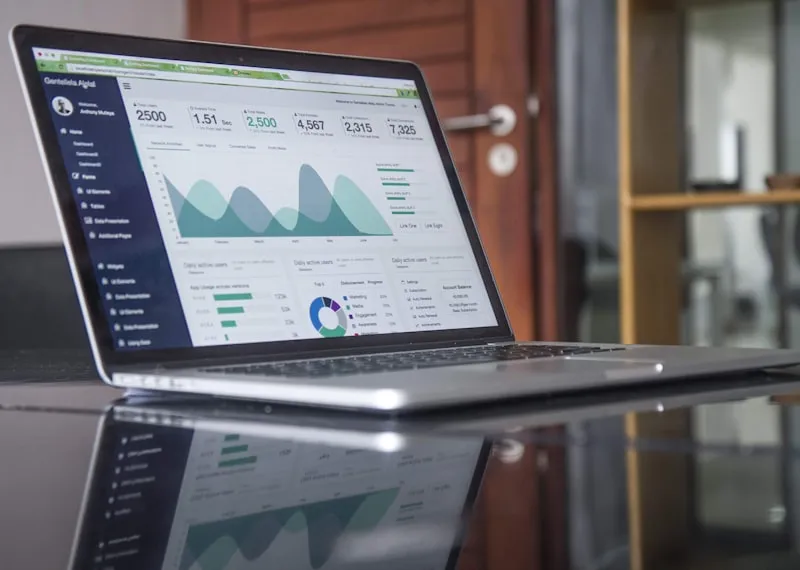Analyse SEO et données de référencement sur écran